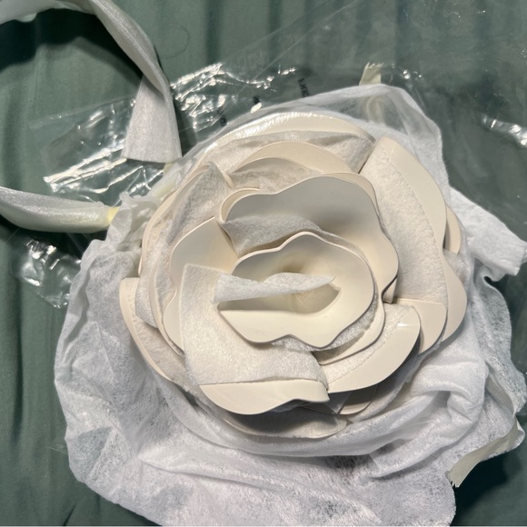 Kate Spade Flora Patent Leather 3D Wristlet - Picture 11 of 16